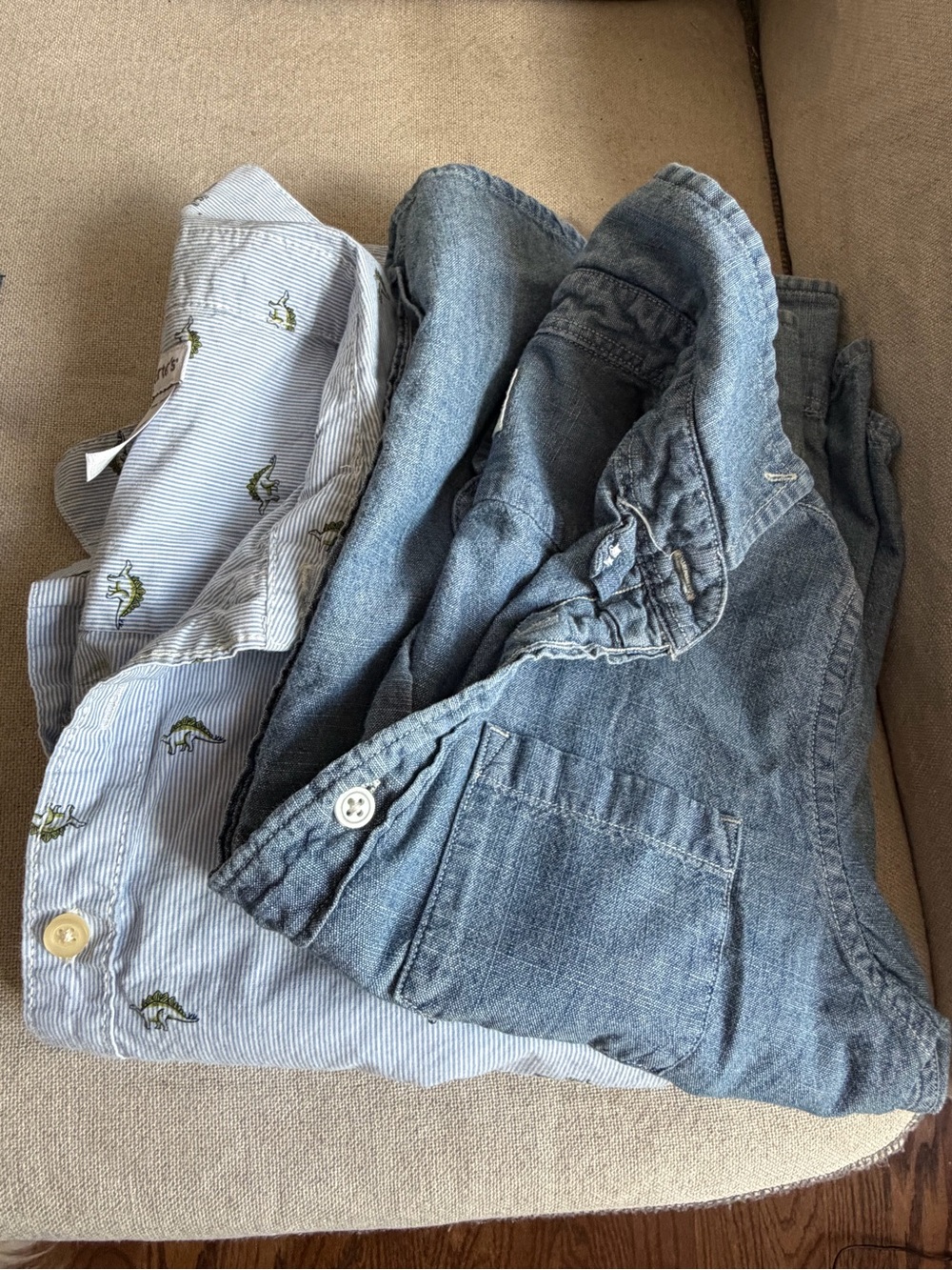 Boys button down 2 shirts size 6